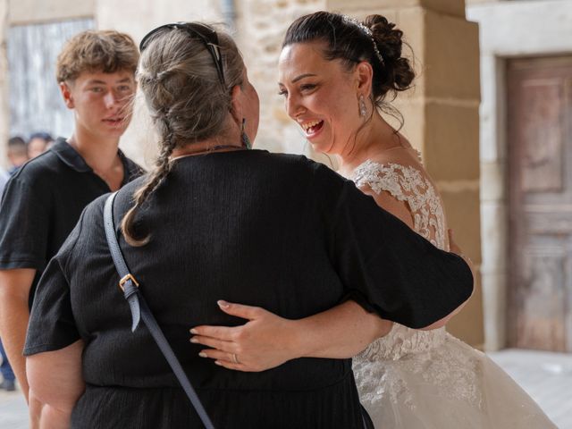 Le mariage de Elijah et Magali à Châteauneuf-sur-Isère, Drôme 51