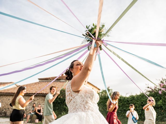 Le mariage de Elijah et Magali à Châteauneuf-sur-Isère, Drôme 52