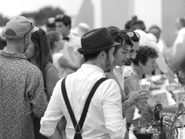 Le mariage de Sébastien et Laetitia à Teyran, Hérault 37