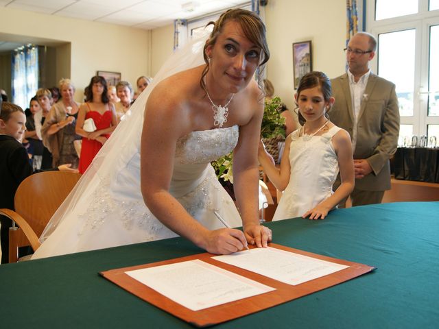 Le mariage de Tony et Severine à Porte-Joie, Eure 16