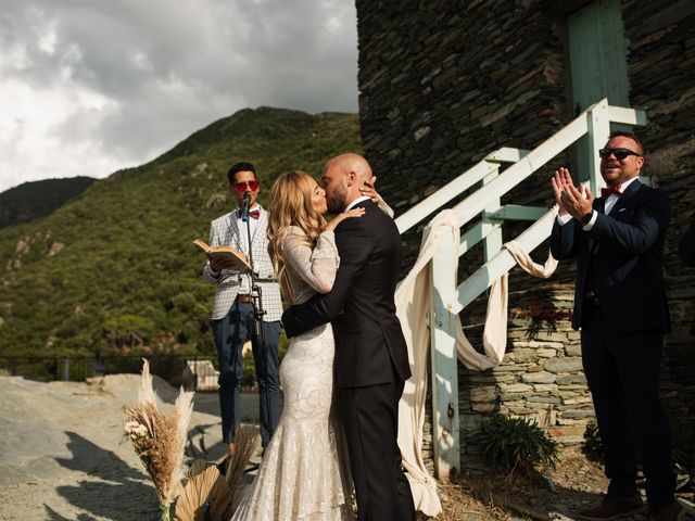 Le mariage de Claudio et Victoria à Nonza, Corse 9