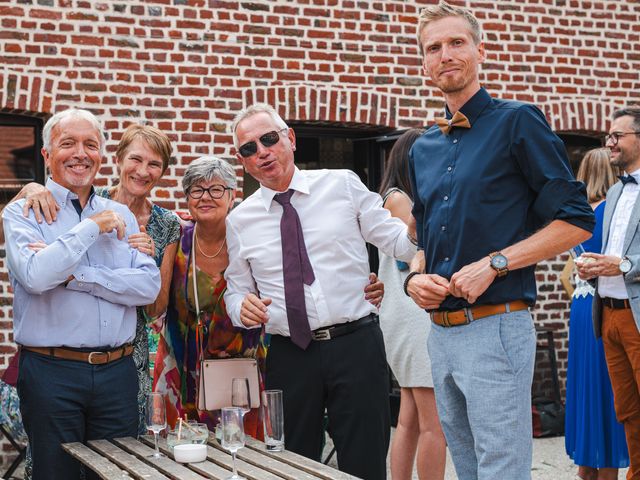 Le mariage de Jonathan et Camille à Wambrechies, Nord 15