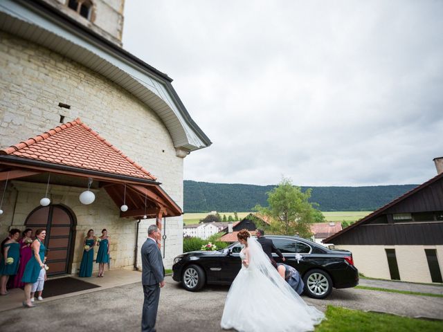 Le mariage de Stéphane et Loryne à Neuchâtel-Urtière, Doubs 17