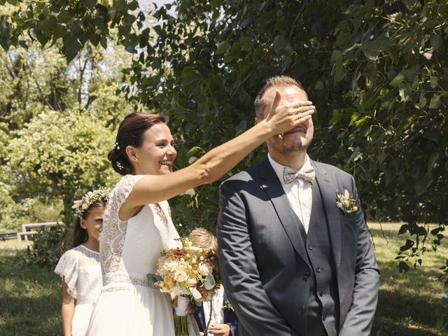 Le mariage de Benoît et Virginie à Toussieux, Ain 14