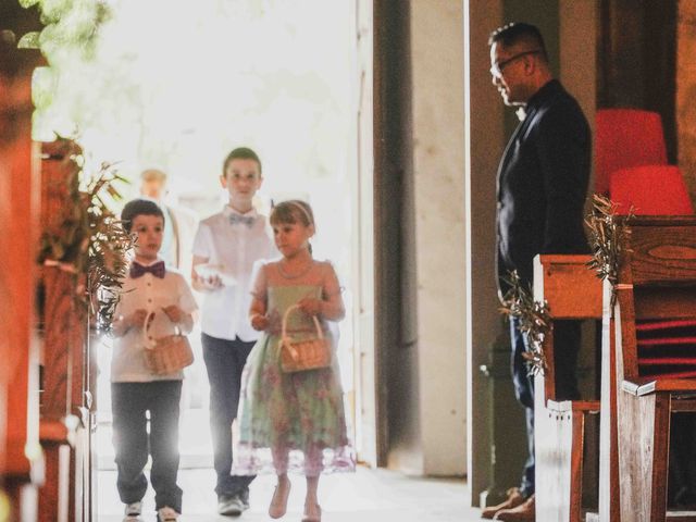 Le mariage de Guenola et Christophe à Lacoste, Vaucluse 2