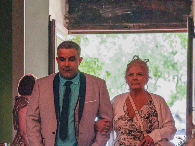 Le mariage de Guenola et Christophe à Lacoste, Vaucluse 13