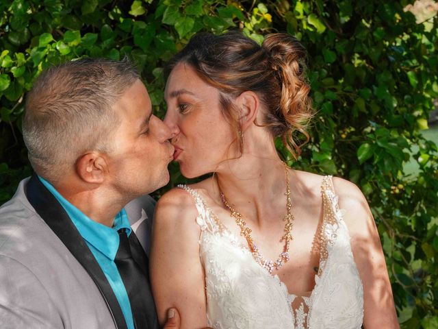 Le mariage de Guenola et Christophe à Lacoste, Vaucluse 44