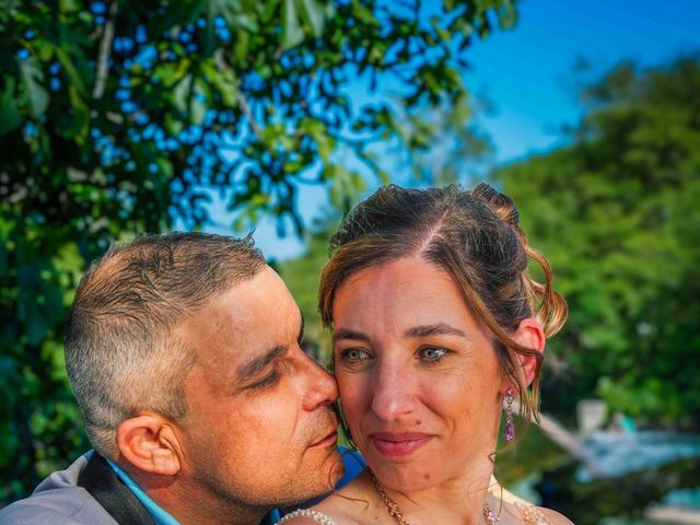 Le mariage de Guenola et Christophe à Lacoste, Vaucluse 59