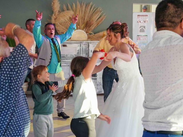 Le mariage de Guenola et Christophe à Lacoste, Vaucluse 67