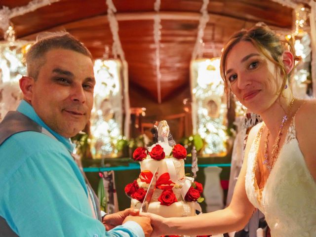 Le mariage de Guenola et Christophe à Lacoste, Vaucluse 91