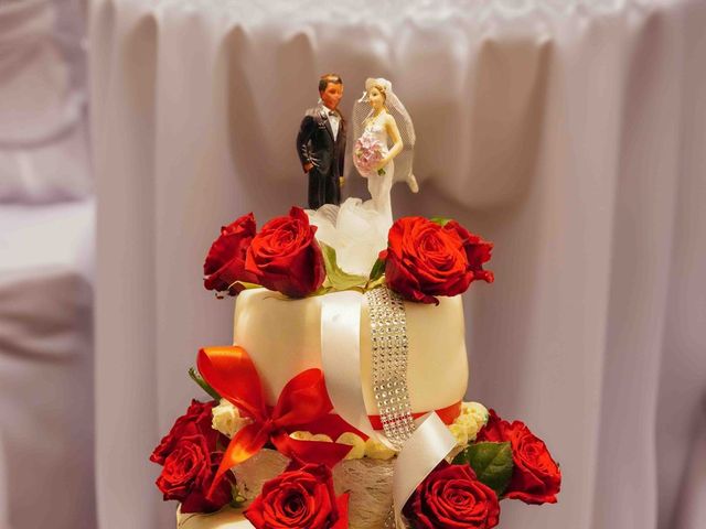 Le mariage de Guenola et Christophe à Lacoste, Vaucluse 92