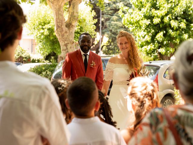 Le mariage de Obed et Laura à Grignan, Drôme 71