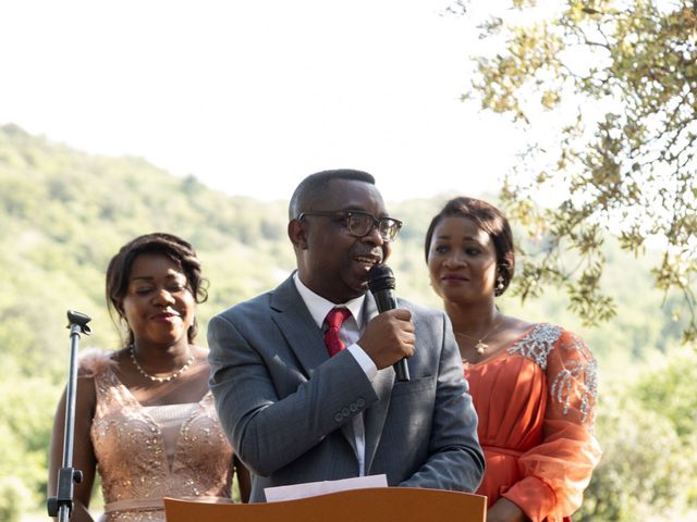 Le mariage de Obed et Laura à Grignan, Drôme 138