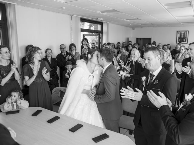 Le mariage de Mikaël et Laurinda à Saint-Denis-de-Méré, Calvados 10