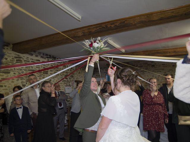 Le mariage de Mikaël et Laurinda à Saint-Denis-de-Méré, Calvados 22