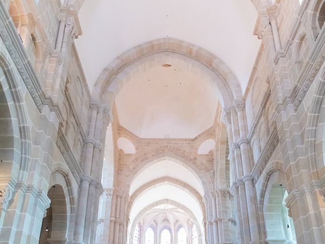 Le mariage de Jean-Hugues et Daria à Saint-Pourçain-sur-Besbre, Allier 15