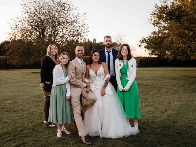 Le mariage de Loris et Sarah à Saint-Lubin-des-Joncherets, Eure-et-Loir 7