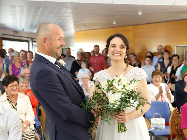 Le mariage de Mathieu et Laëtitia à Plounéventer, Finistère 17