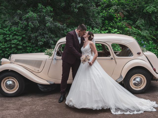 Le mariage de Claudie et Alexandre à Ploudaniel, Finistère 13