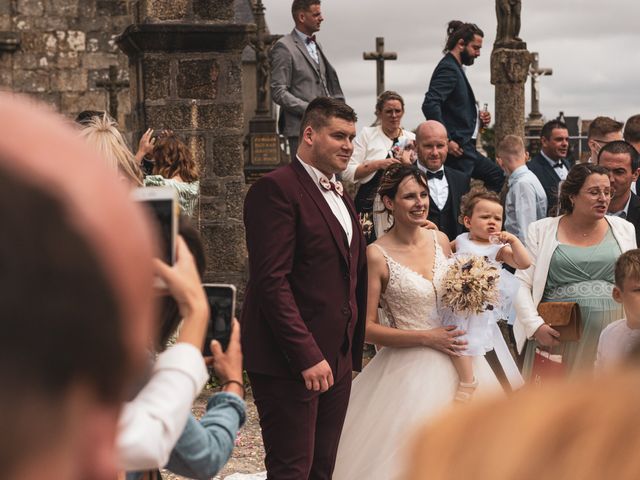 Le mariage de Claudie et Alexandre à Ploudaniel, Finistère 62