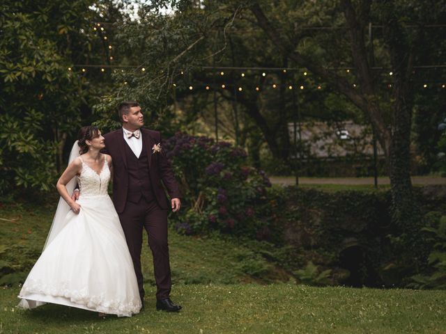 Le mariage de Claudie et Alexandre à Ploudaniel, Finistère 86