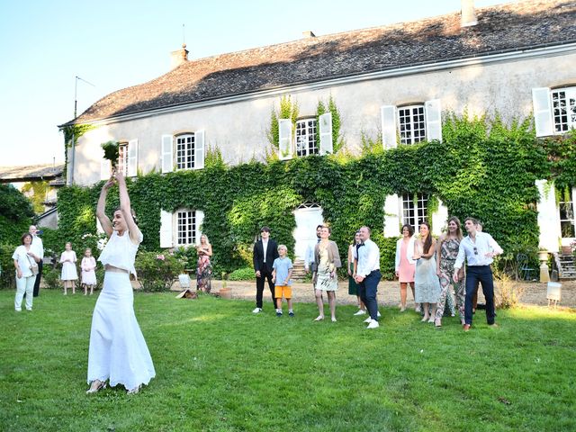 Le mariage de Florent et Laura à Lantignié, Rhône 19