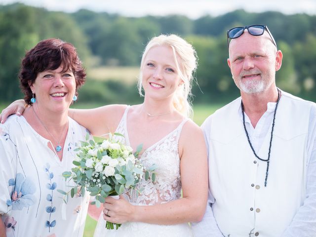 Le mariage de Damien et Daisy à Montbeugny, Allier 32