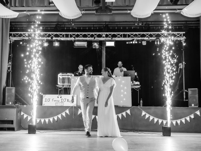 Le mariage de Charlotte et Alexandre à Taponnat-Fleurignac, Charente 48