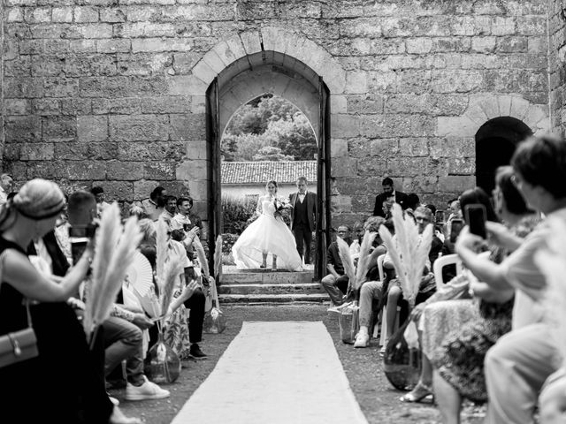 Le mariage de Tom et Lou à Béruges, Vienne 19