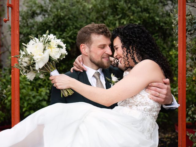 Le mariage de Alexandre et Fati à Lyon, Rhône 33