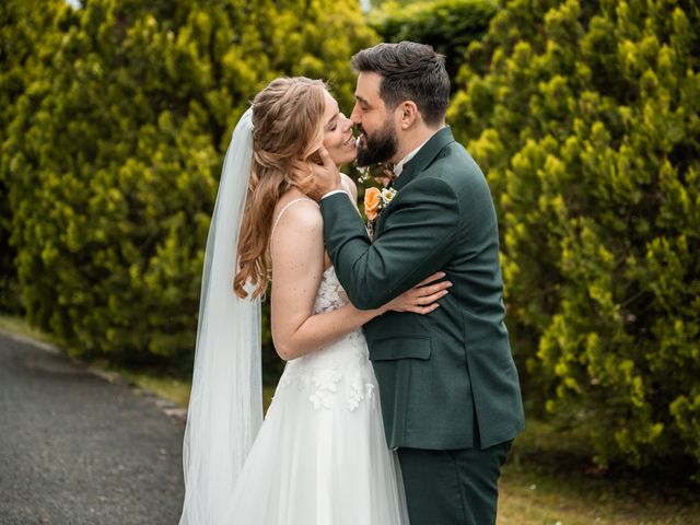 Le mariage de Cédric et Thabéa à Saint-Médard-d'Eyrans, Gironde 28