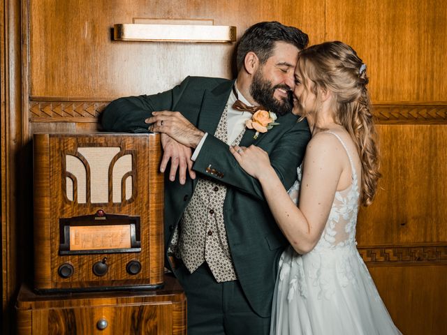 Le mariage de Cédric et Thabéa à Saint-Médard-d'Eyrans, Gironde 36