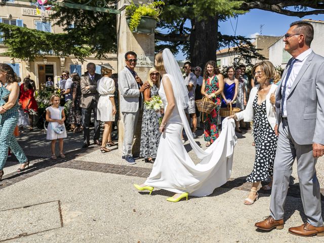 Le mariage de Anthony et Lucie à Lauris, Vaucluse 5