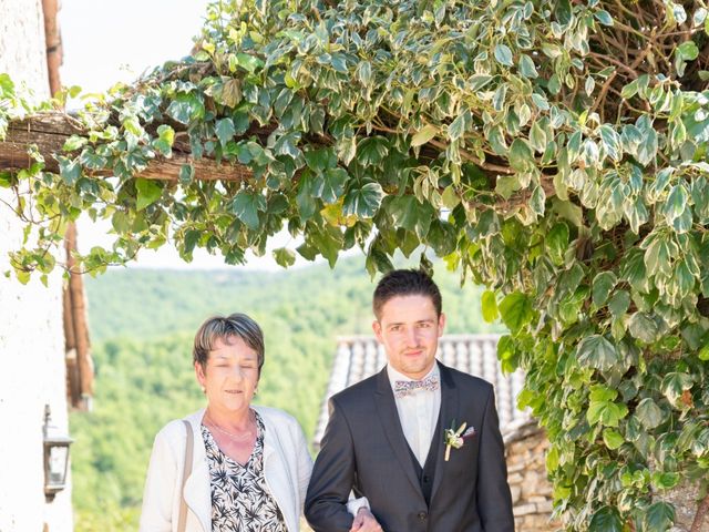 Le mariage de Bastien et Céline à Sainte-Eulalie-de-Cernon, Aveyron 9