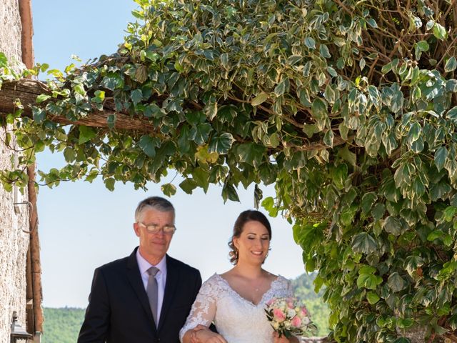 Le mariage de Bastien et Céline à Sainte-Eulalie-de-Cernon, Aveyron 10