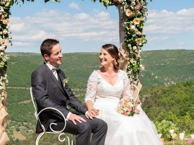 Le mariage de Bastien et Céline à Sainte-Eulalie-de-Cernon, Aveyron 12