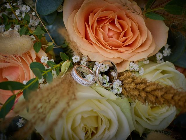 Le mariage de Etienne et Coralie à La Glacerie, Manche 7