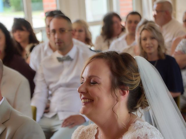 Le mariage de Etienne et Coralie à La Glacerie, Manche 13