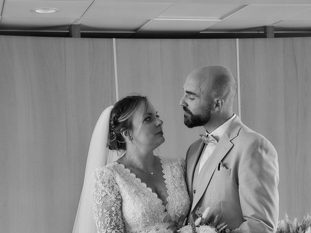 Le mariage de Etienne et Coralie à La Glacerie, Manche 16