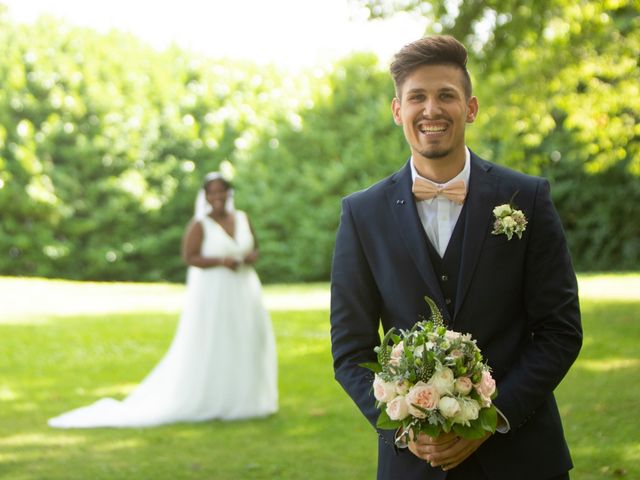 Le mariage de Romain et Naomie à Fresneaux-Montchevreuil, Oise 4