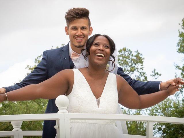 Le mariage de Romain et Naomie à Fresneaux-Montchevreuil, Oise 1