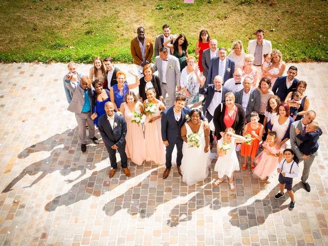 Le mariage de Romain et Naomie à Fresneaux-Montchevreuil, Oise 14