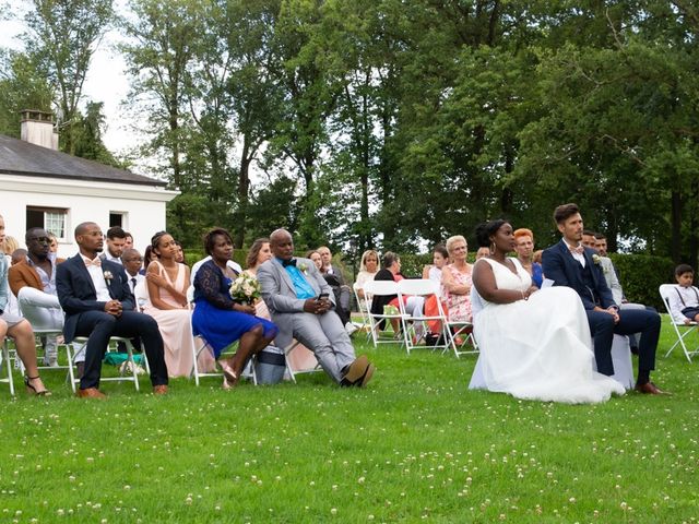 Le mariage de Romain et Naomie à Fresneaux-Montchevreuil, Oise 15