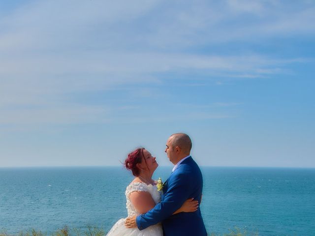 Le mariage de Fabrice et Aurélie à Saint-Jean-des-Champs, Manche 8