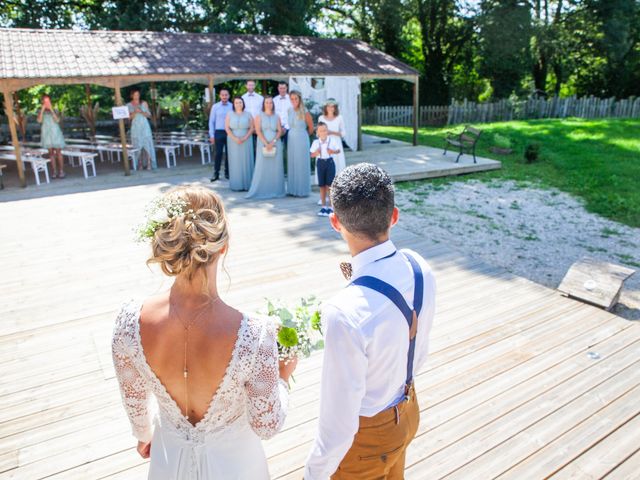 Le mariage de Arnaud et Aurélie à Malafretaz, Ain 2