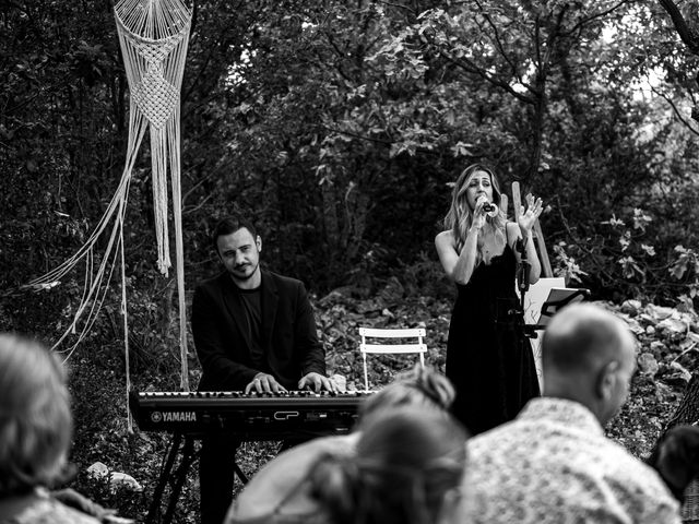 Le mariage de Aymeric et Alice à Monieux, Vaucluse 14