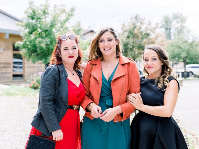 Le mariage de Emmeline et Alice à Polliat, Ain 1