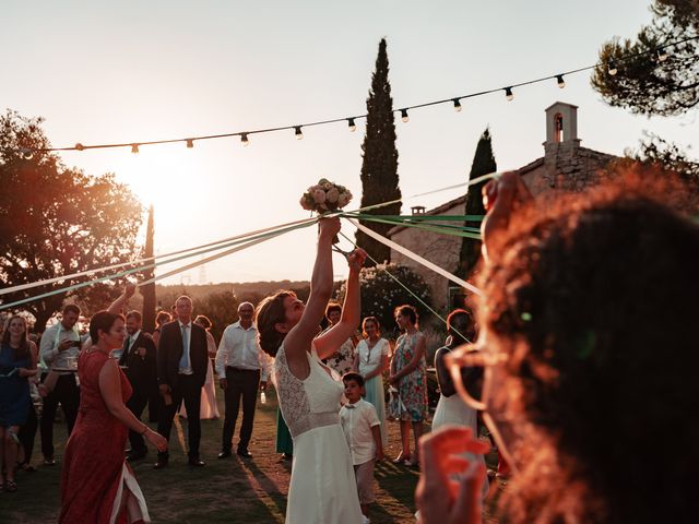 Le mariage de Jonathan et Claire à Rochefort-du-Gard, Gard 2