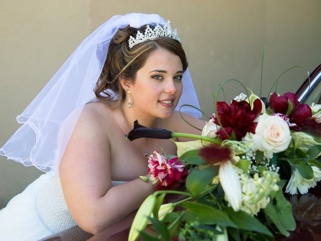 Le mariage de Kevin et Alexia à Saint-Léon-sur-l&apos;Isle, Dordogne 13