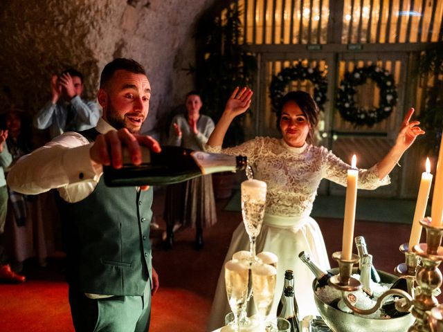 Le mariage de Valentin et Anaïs à Vouvray, Ain 25